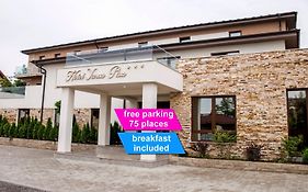 Hotel Yarus Plus